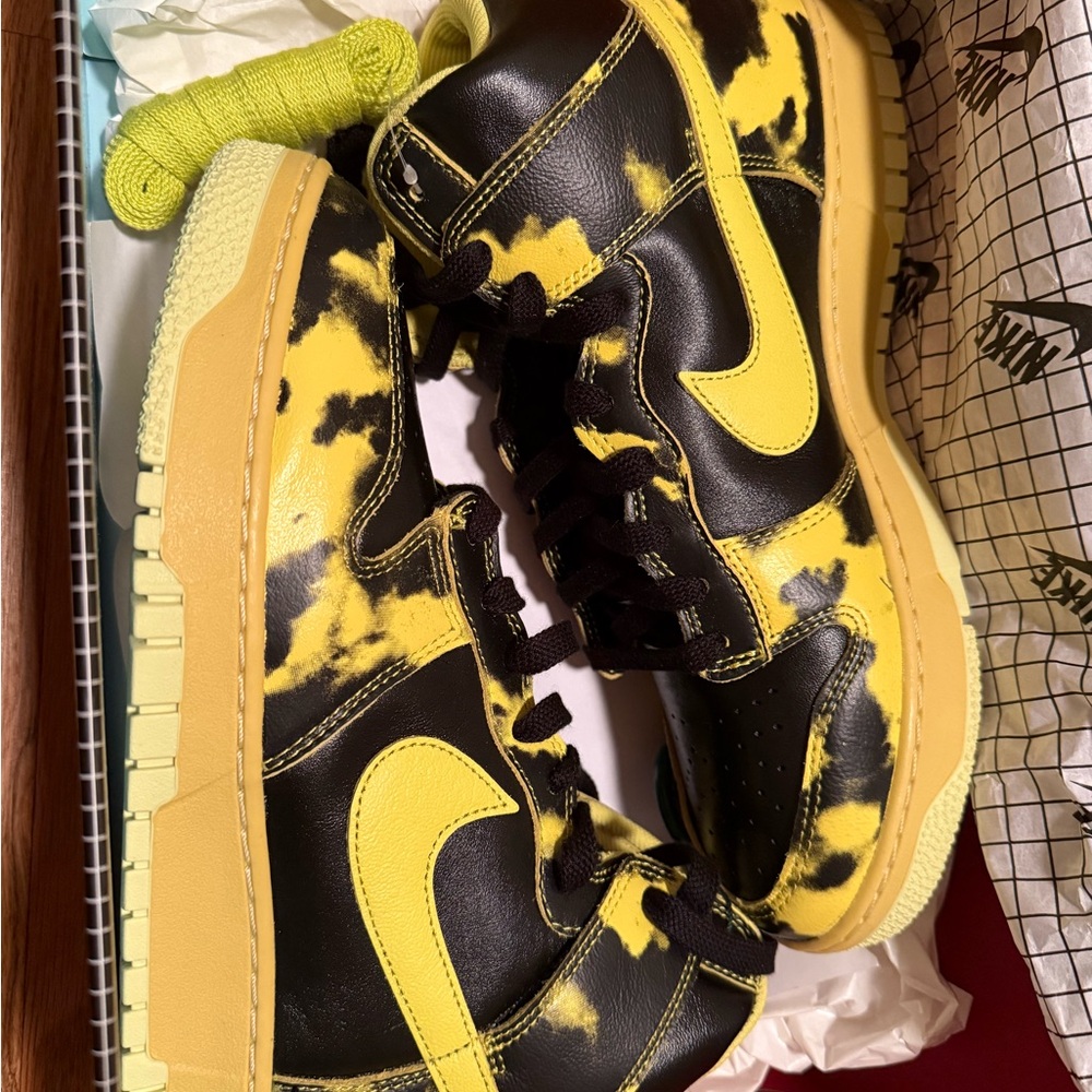 NIKE DUNK HI 1985 SP MENS SIZE 11 BLACK/YELLOW STRIKE NEW!!